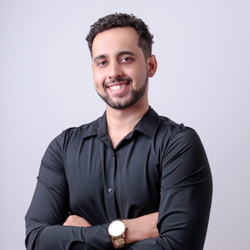 Gustavo, co-fundador da Posicione-see