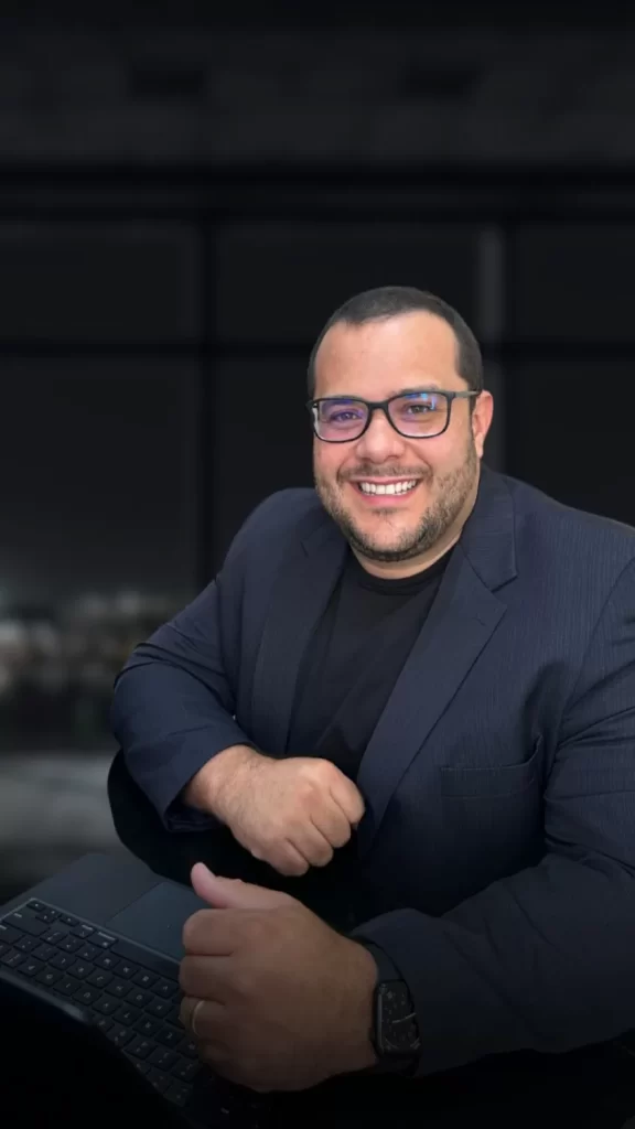 Dr. Felipe C., Advogado