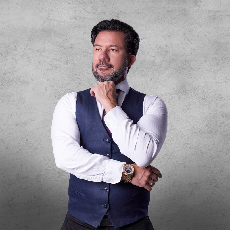 Dr. Rafael R., Advogado
