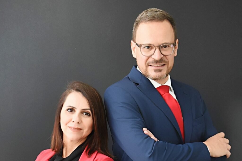 Dra. Fernanda e Dr. Regis, socios do Arcon Advogados em Joacaba SC