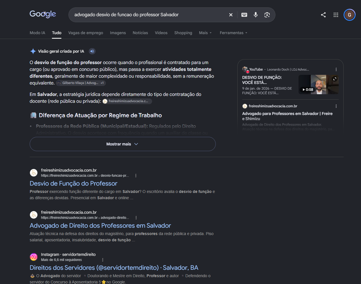 Print do Google com duas paginas de freireshimizuadvocacia.com.br em primeiro e segundo no organico para desvio de funcao do professor em Salvador