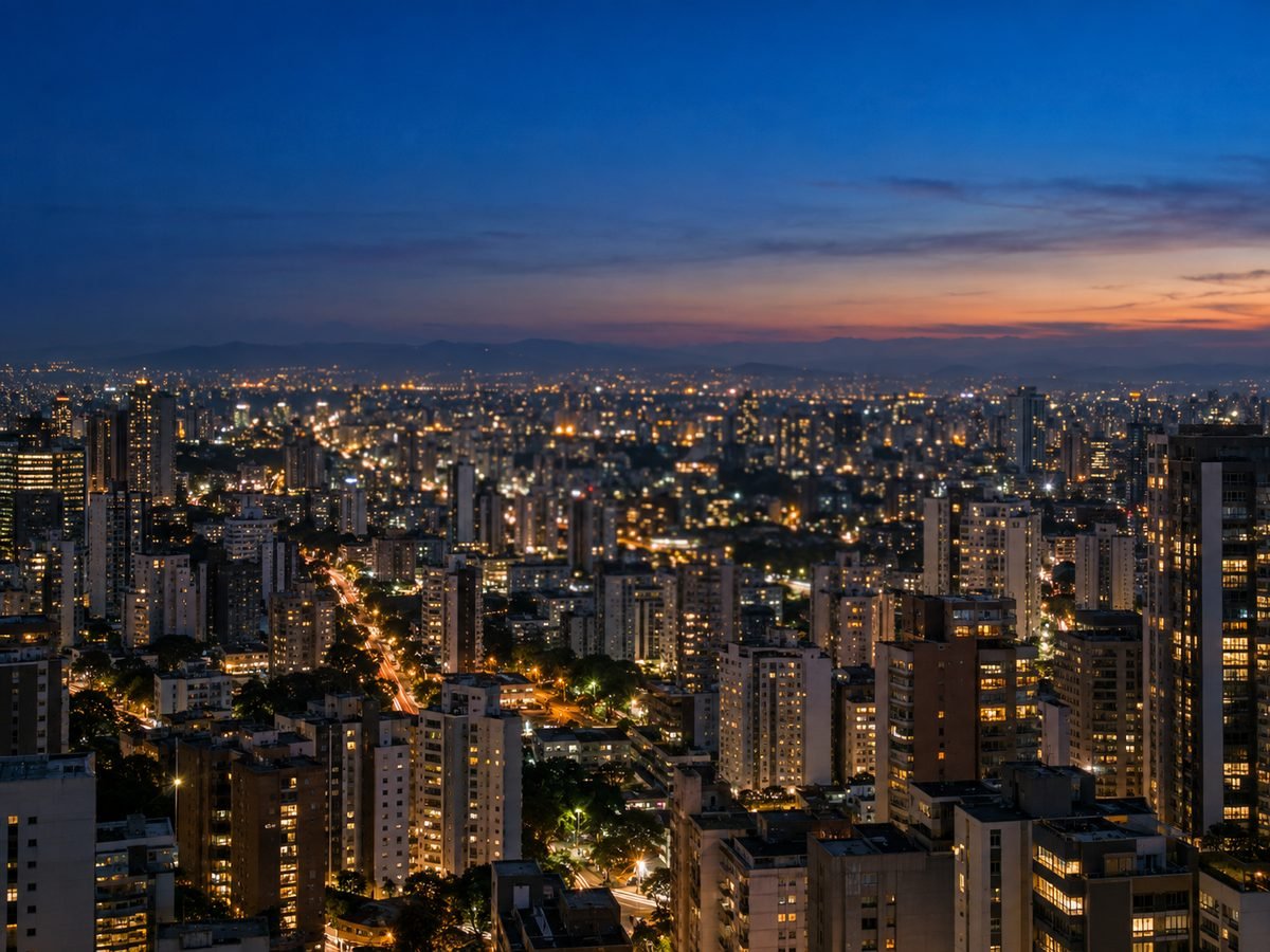 Vista noturna de uma capital brasileira